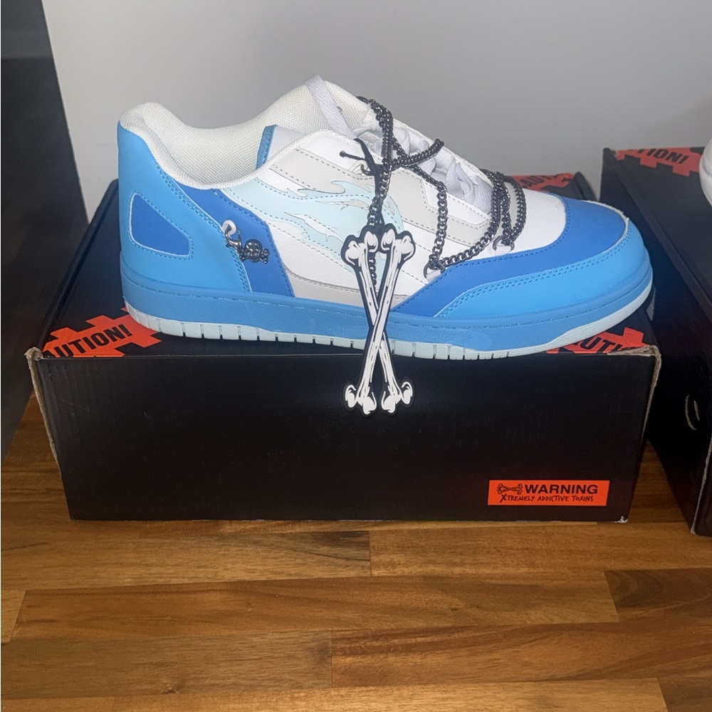 Blue and White Men's Sneakers
(Court classics) hurricanes
